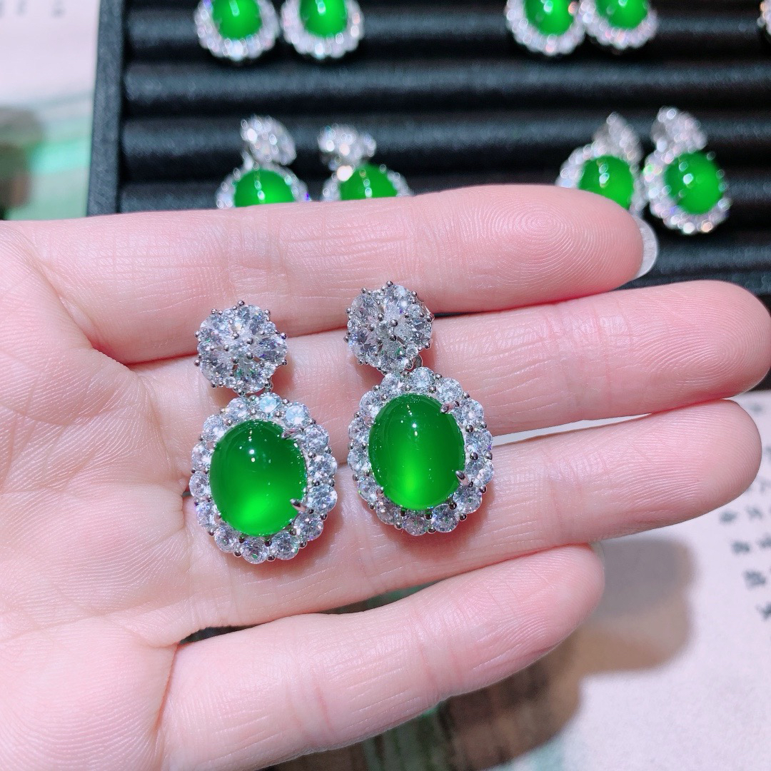 「霞姐珠宝」天然绿玉髓鸽子蛋耳钉