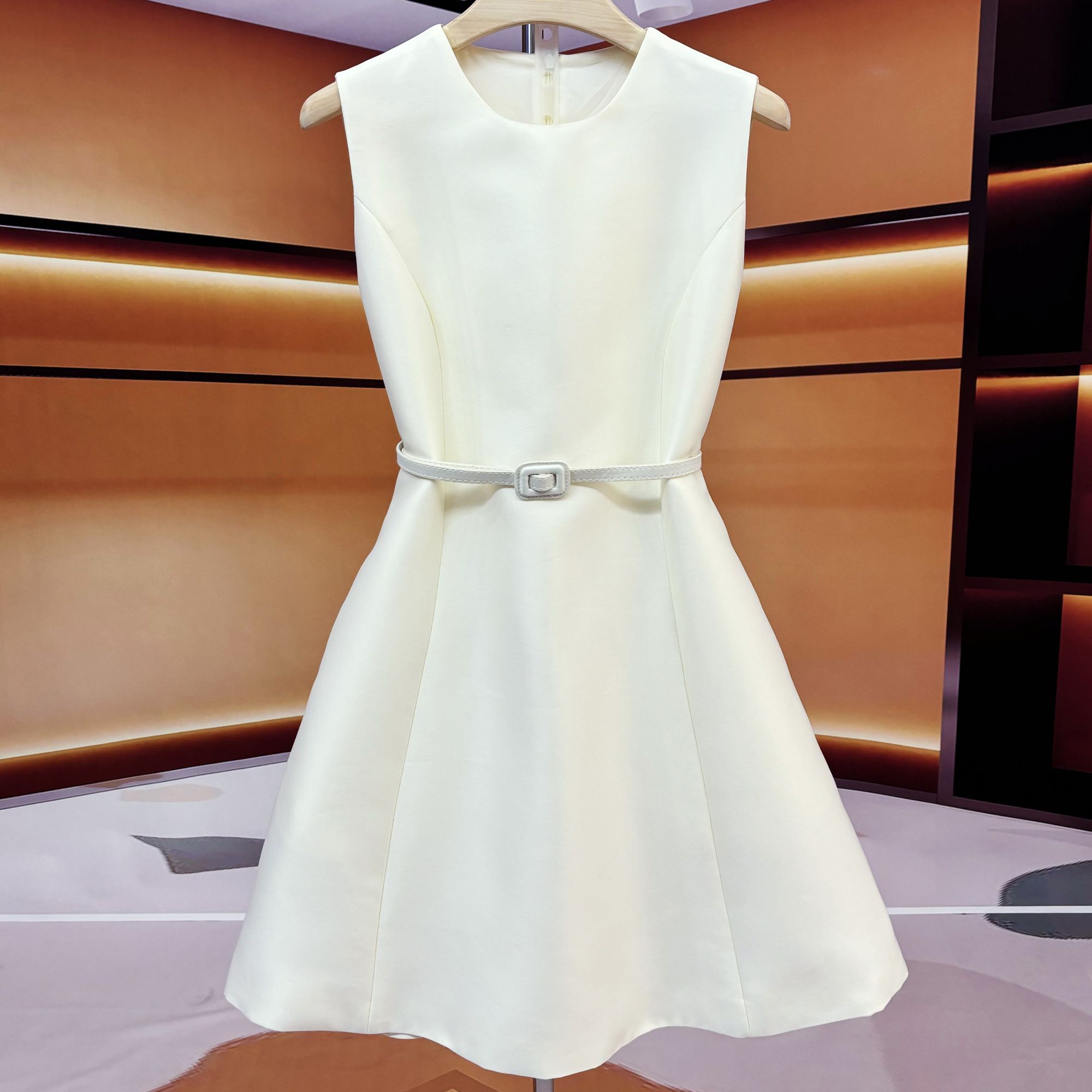 夏季连衣裙法式名媛女装白色礼服裙气质时尚休闲无袖新收腰显瘦