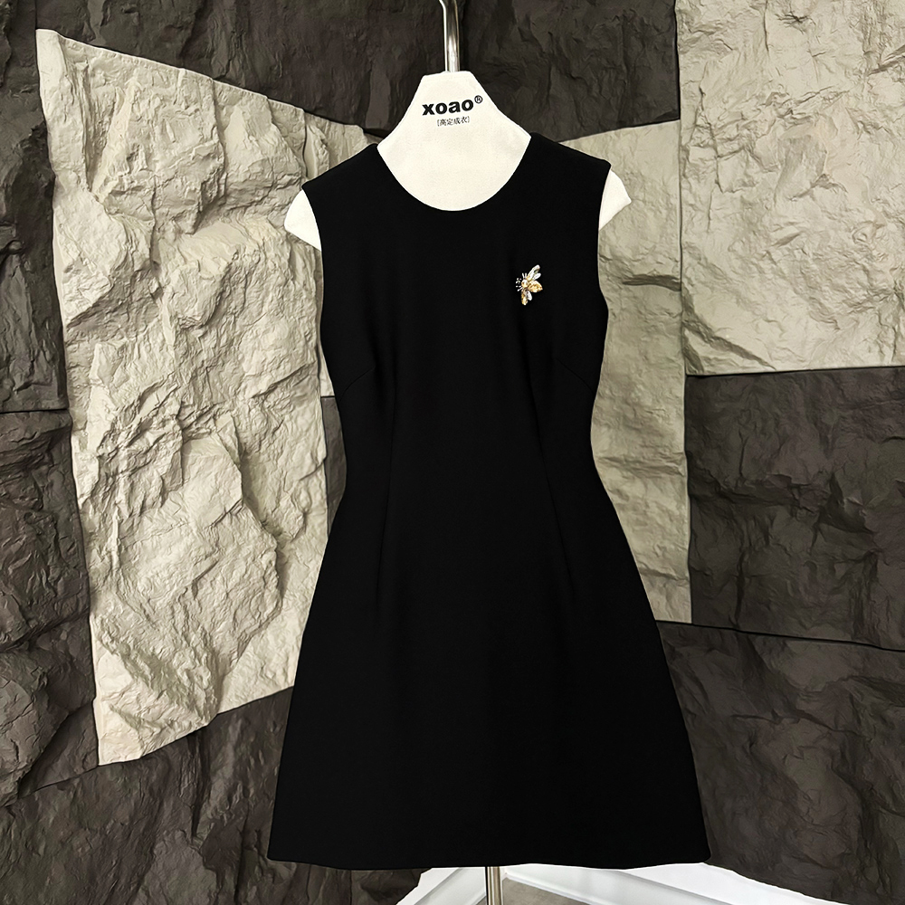 夏季轻奢女装连衣裙气质百搭黑色小黑裙无袖礼服裙简约修身马甲裙