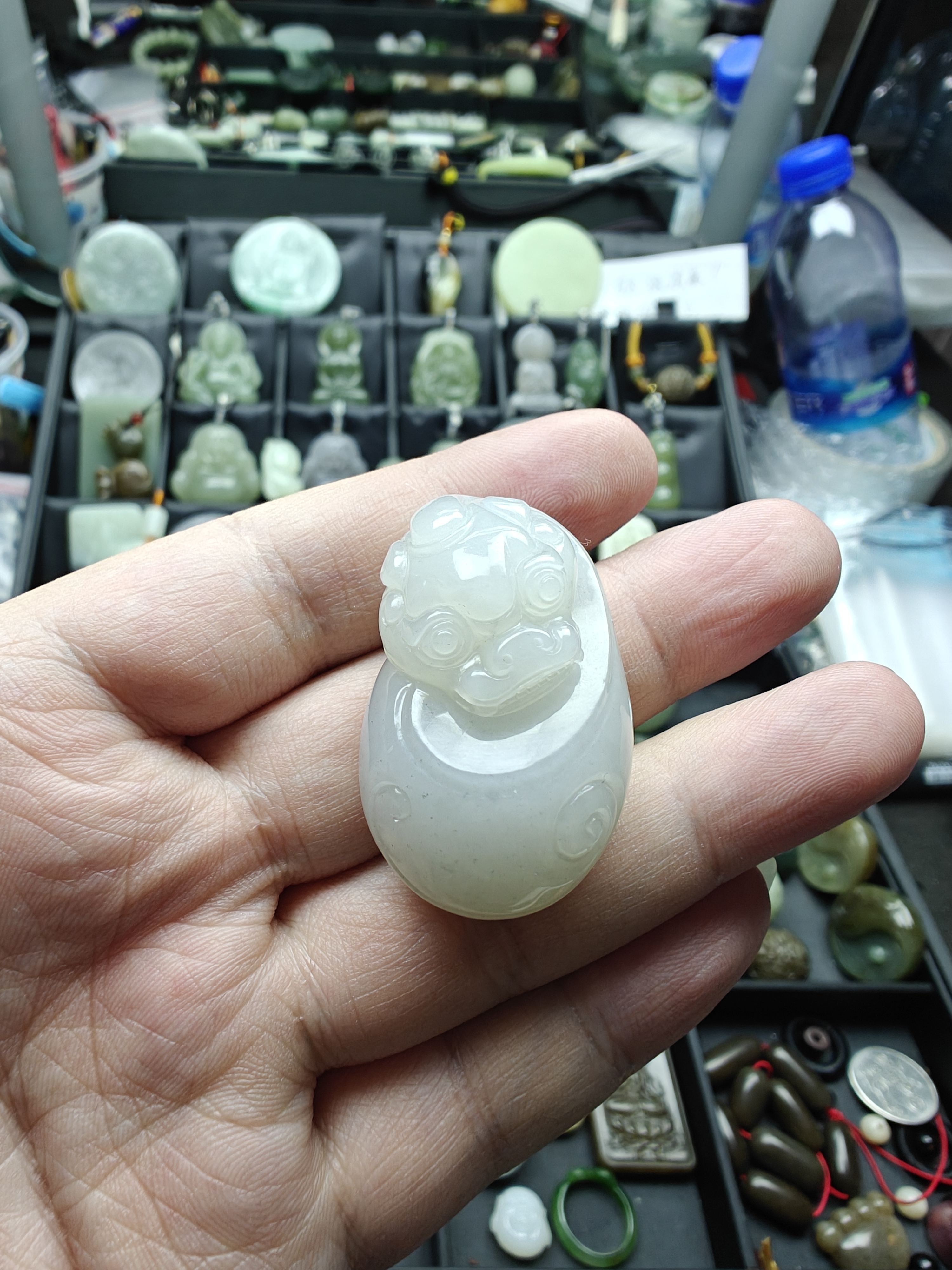 【貔貅】和田玉 带青花点墨 尺寸：41*25*18mm