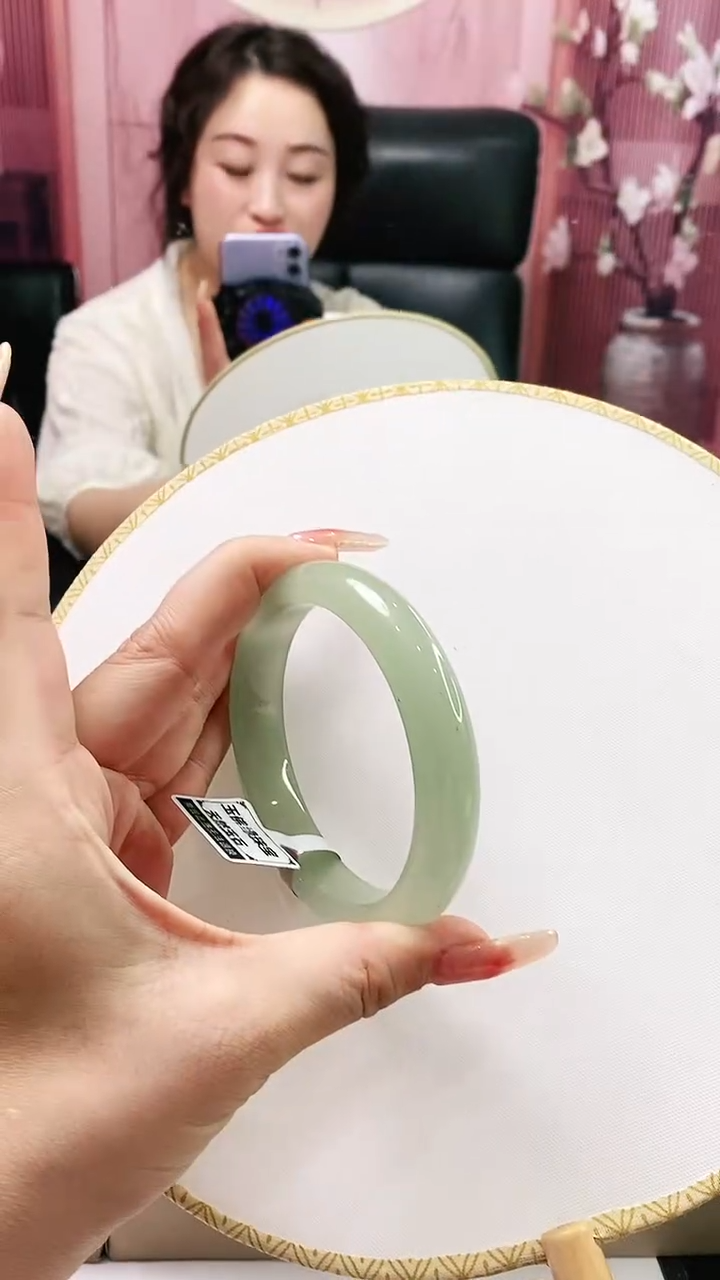 【闪购商品】石英质玉手镯未镶嵌54-0159970766