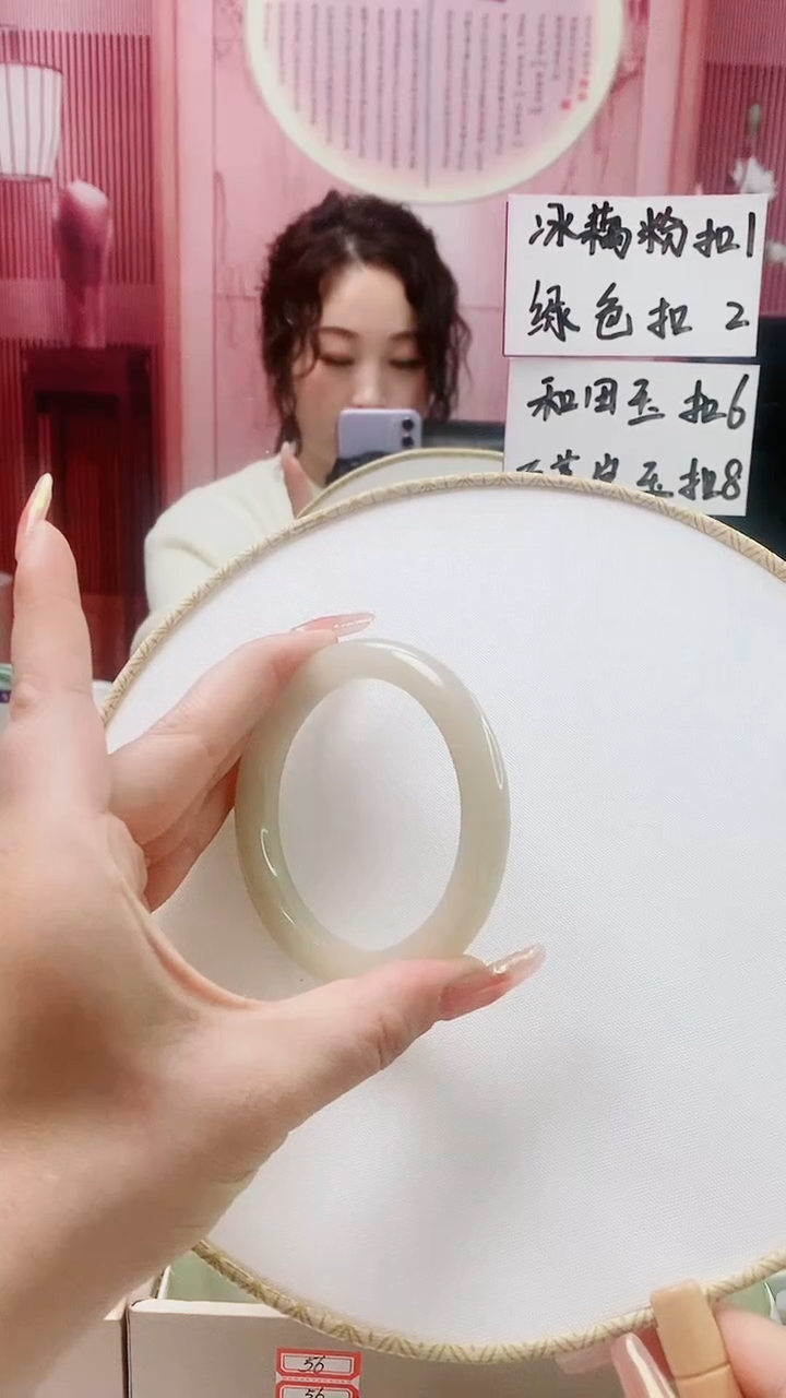 【闪购商品】石英质玉手镯未镶嵌58-59颜色微差1