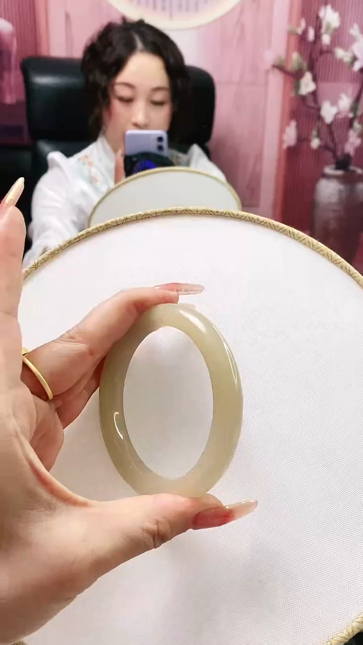 【闪购商品】石英质玉手镯未镶嵌56-0327927342