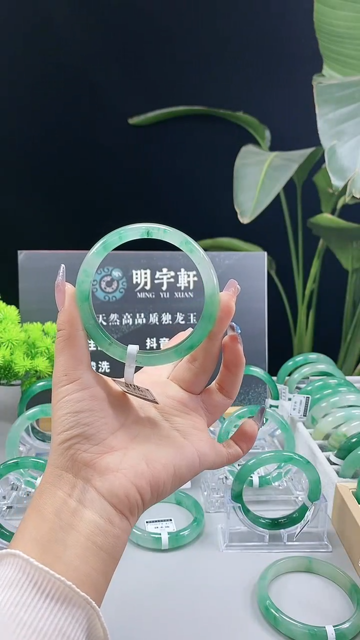 【闪购商品】石英质玉手镯未镶嵌手镯