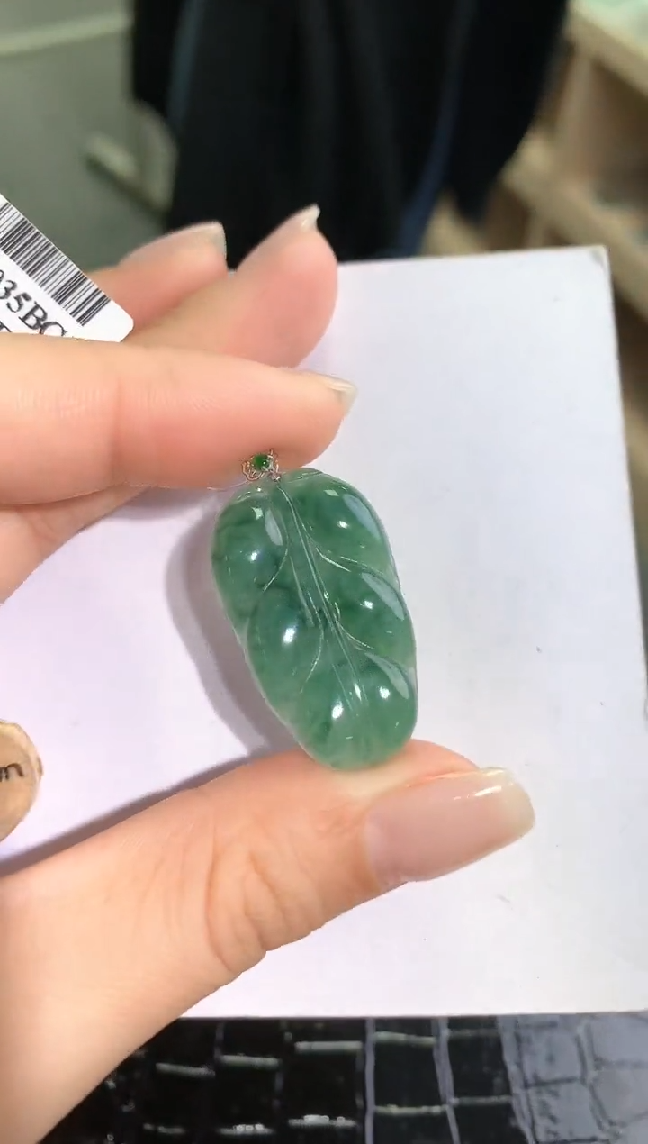 【闪购商品】翡翠叶子18K金镶嵌吊坠