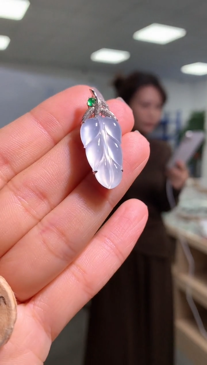 【闪购商品】翡翠叶子18K金镶嵌吊坠