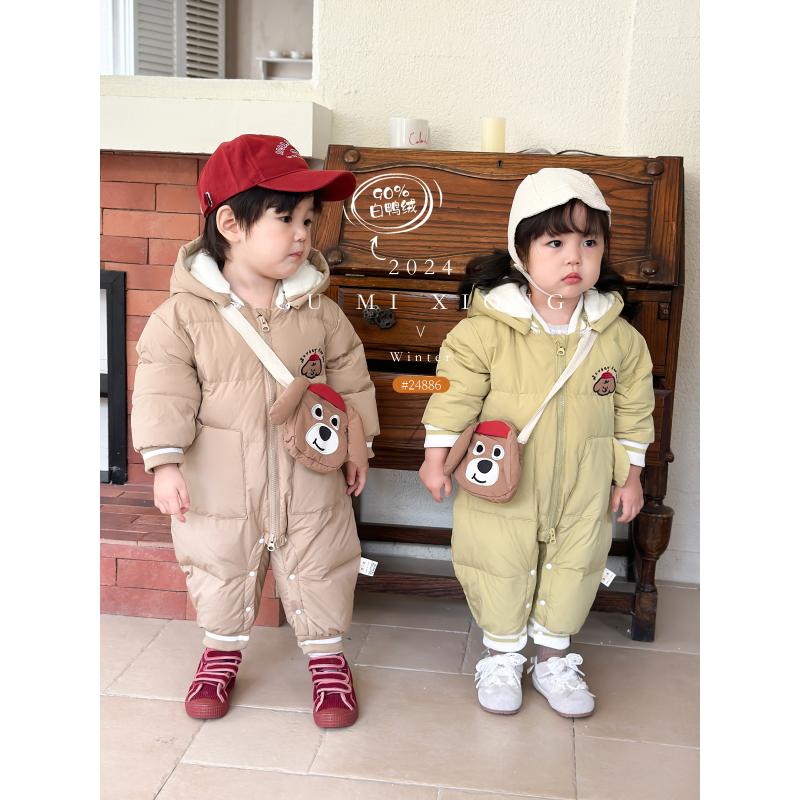 婴儿宝宝连体衣外出服新生儿婴幼儿卡通狗挎包白鸭绒羽绒服4886