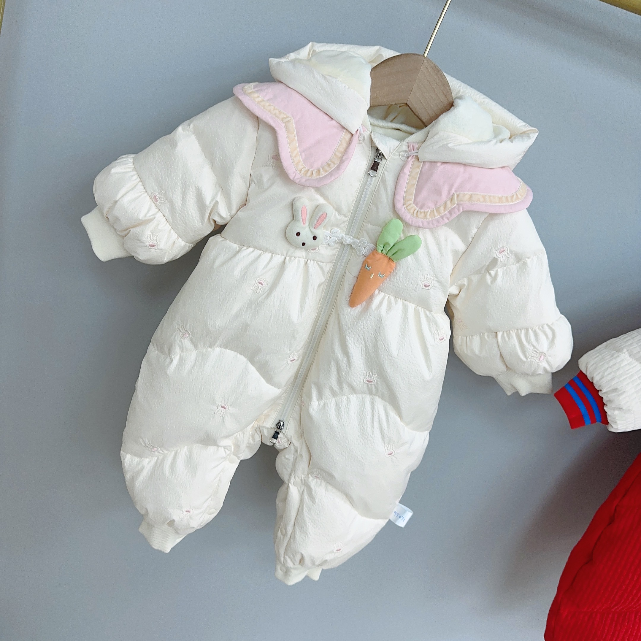 婴儿连体羽绒服加绒加厚可爱小兔羽绒外出连体服白鸭绒5018