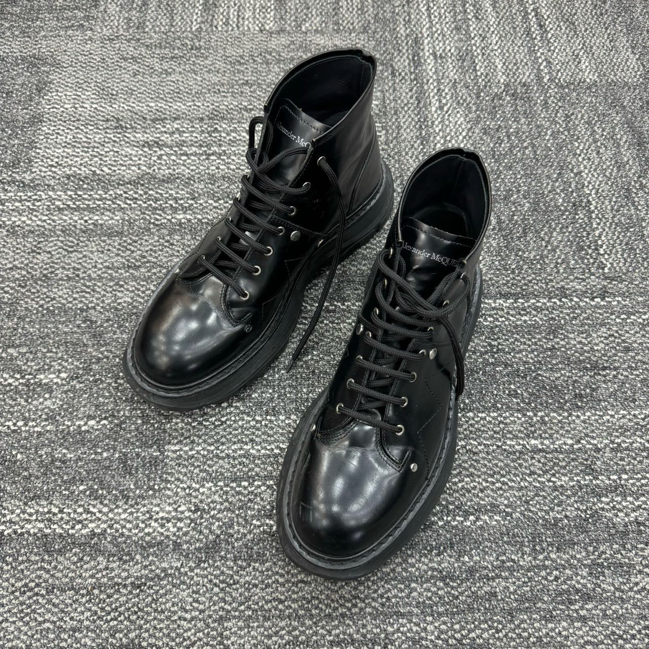 95新 Alexander McQueen/亚历山大·麦昆 黑色高帮马丁靴 44码掉钉