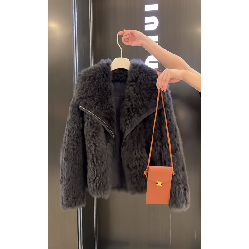 2025秋季新款高级感时尚温柔系软糯舒适透气毛茸茸短外套长袖开衫