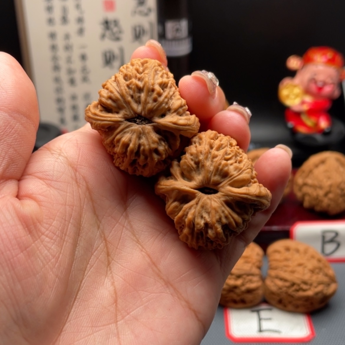 【闪购商品】文玩核桃把件了**了35尺全家福