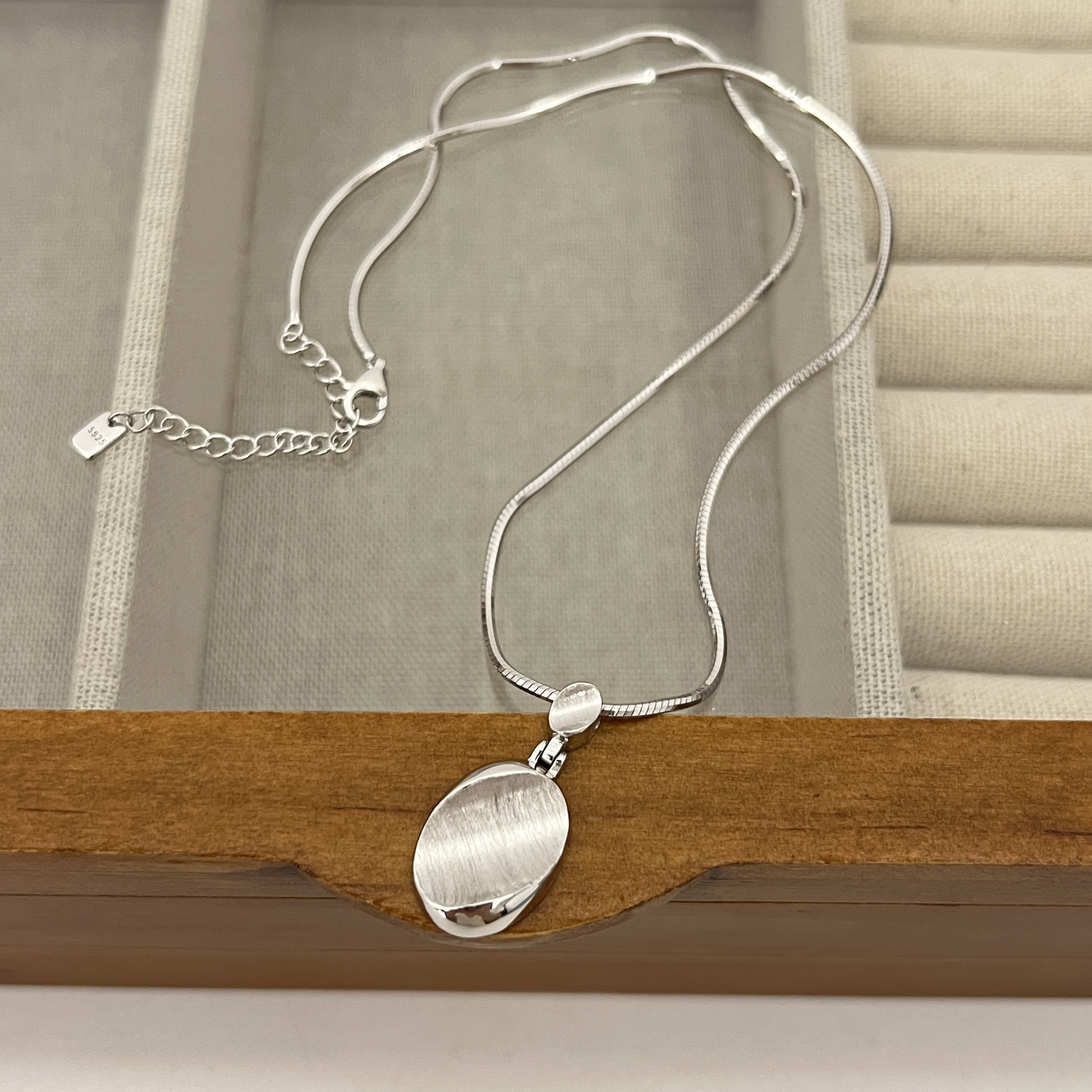 坠链均925银 《小圆饼》小众设计师款轻奢风内凹椭圆圆牌吊坠项链