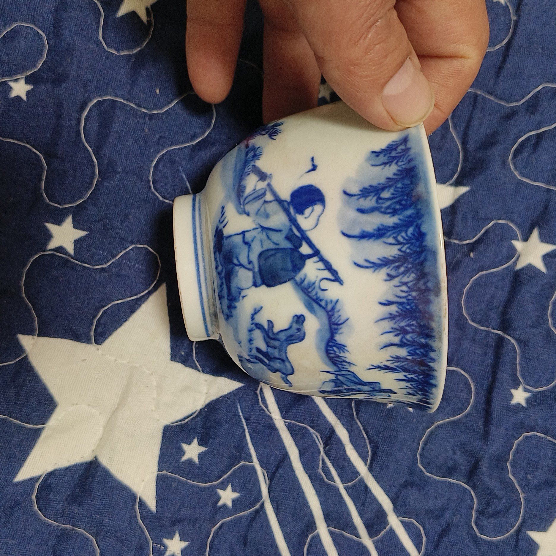 一个精美青花人物小茶碗全品