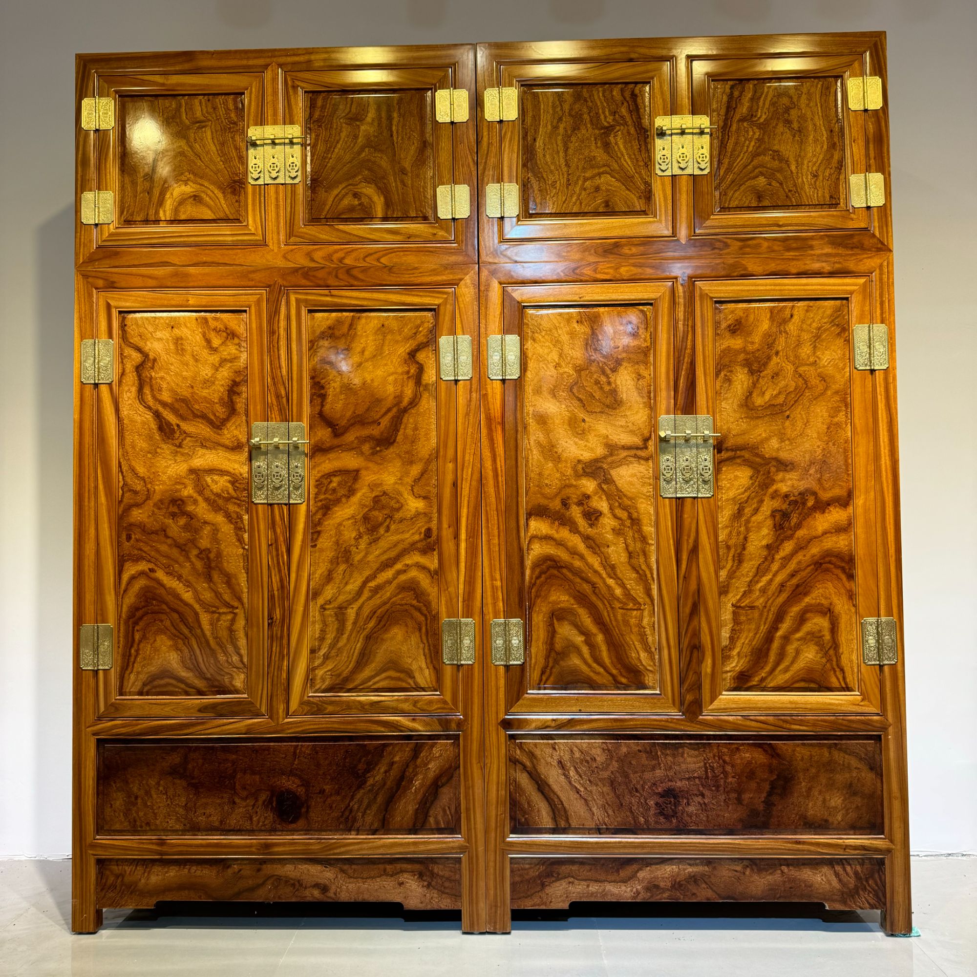 老樟木精品纹理顶箱大衣柜 古法工艺全榫卯结构 储物类家具防虫蛀