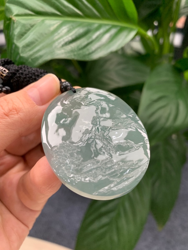 天然翡翠冰蓝绿山水牌吊坠冰透厚庄手工雕刻配绳子精雕精美巧雕