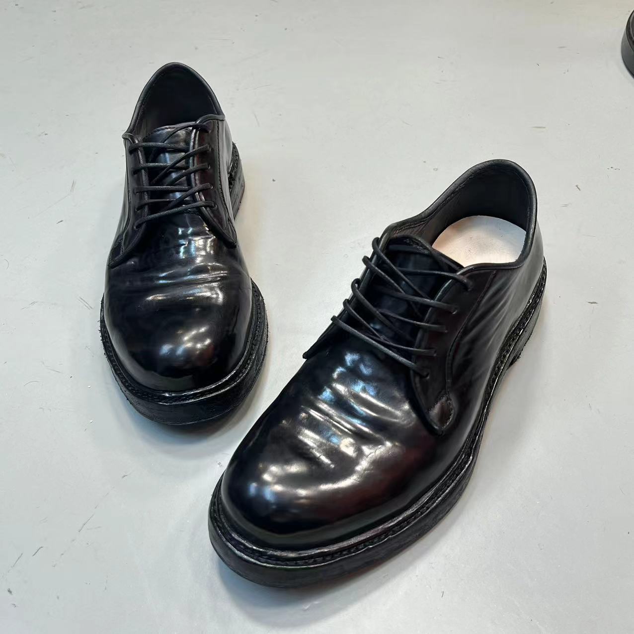 马臀皮重工水洗固特异商务正装德比鞋