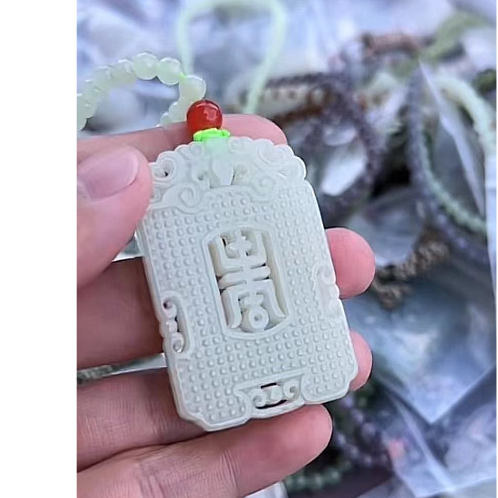 和田玉的特色玉佩带玉链子