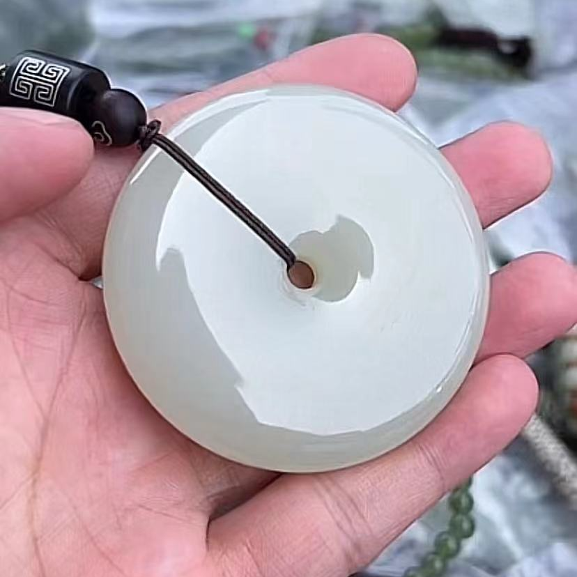 和田玉精品大平安扣收藏级别