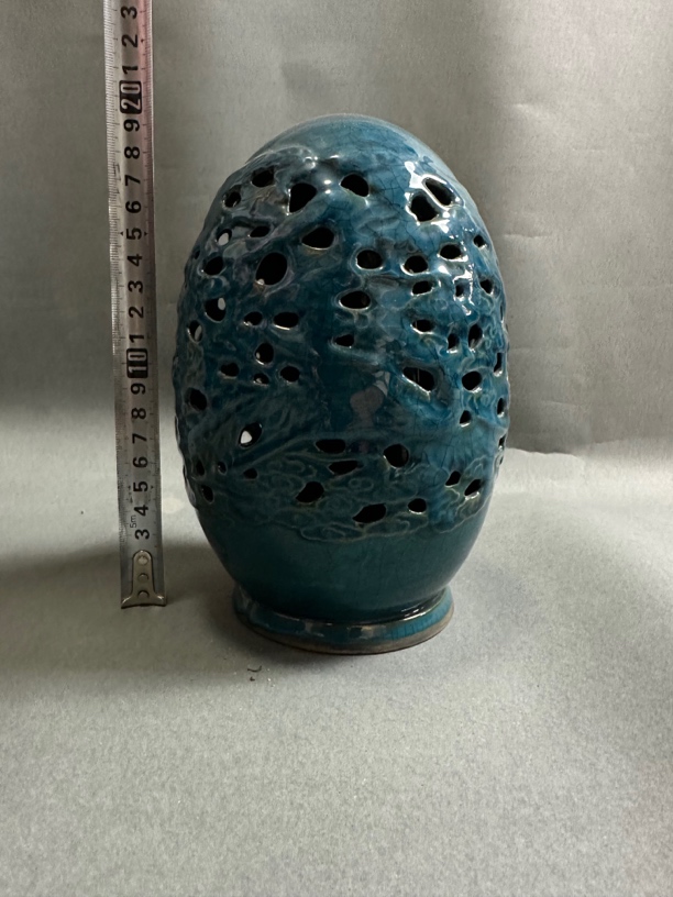 柴窑镂空精美瓷器