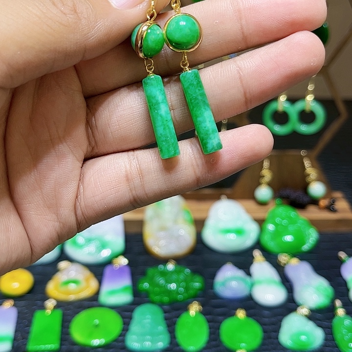 翡翠耳饰未镶嵌耳饰