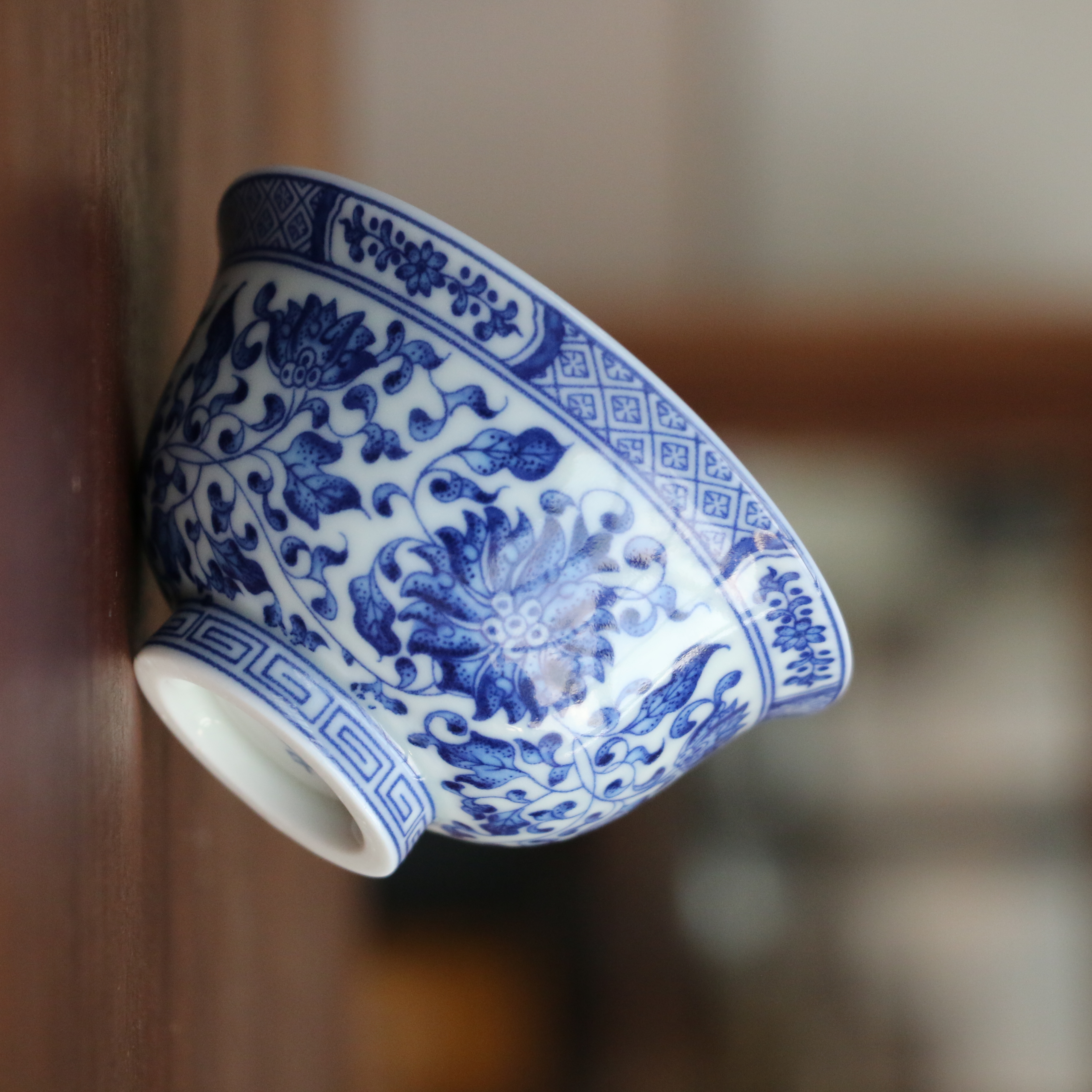 青花缠枝莲小压手杯50cc