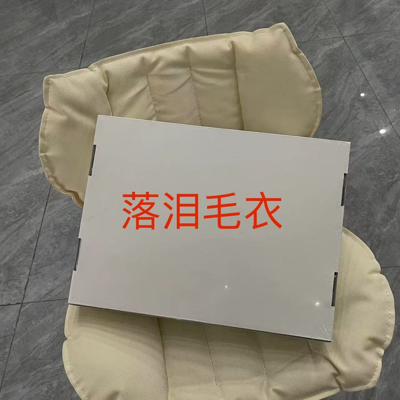 植绒毛巾刺2025 秋冬新款满印红色老花字母提花圆领毛衣A8082