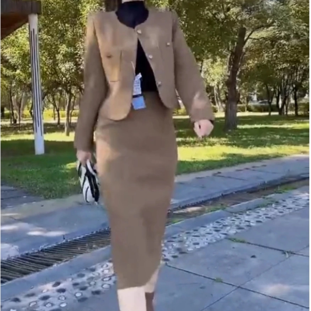 68时尚潮流百搭精品女装外套搭半身裙