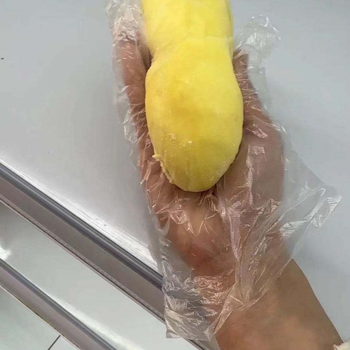 剥好榴莲肉2斤