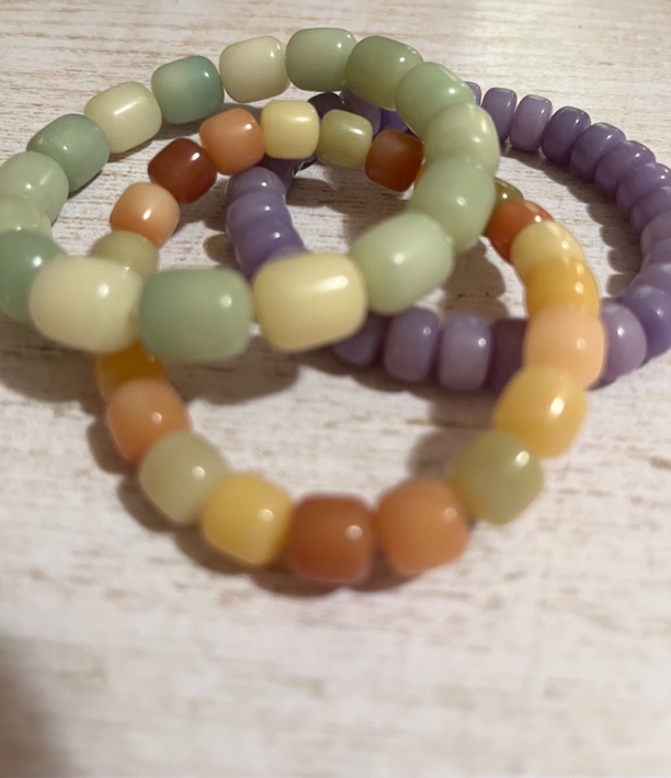 手串随机一条（不限图中款式颜色大小材质随机发）各有不同色差