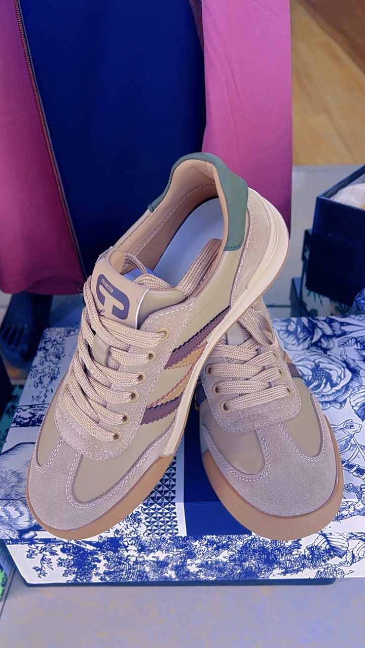 男士新款休闲鞋。