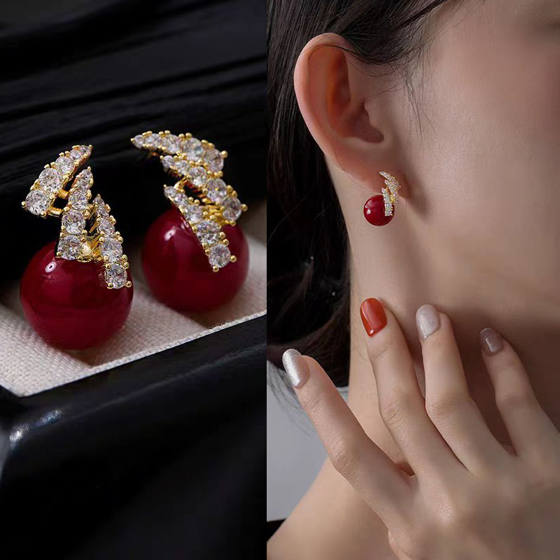 钛钢莫桑石耳饰 气质简约红色耳钉s2025法式轻奢复古高级感耳环女