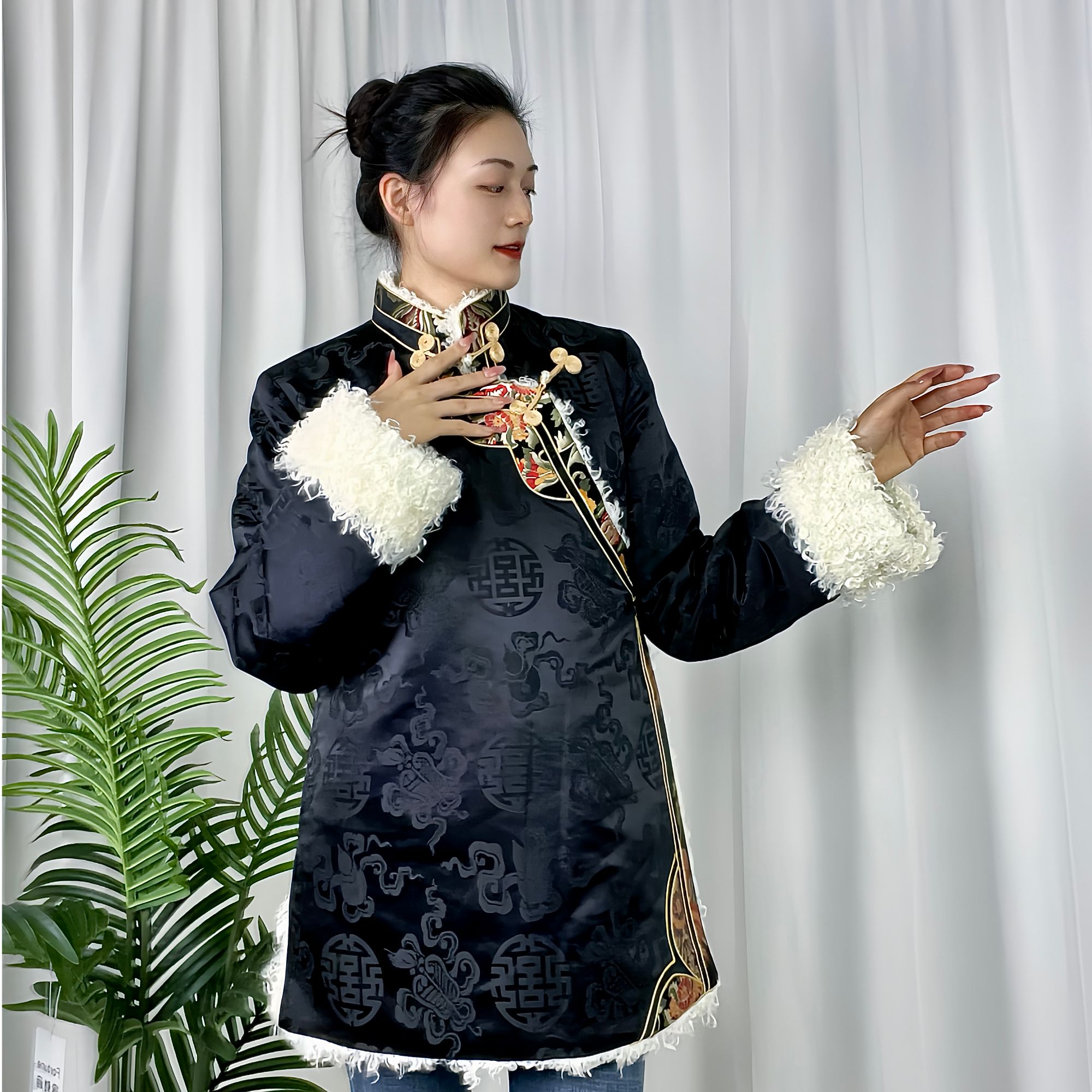 【三色可选】2024藏式冬季新款女时尚大气毛毛外套