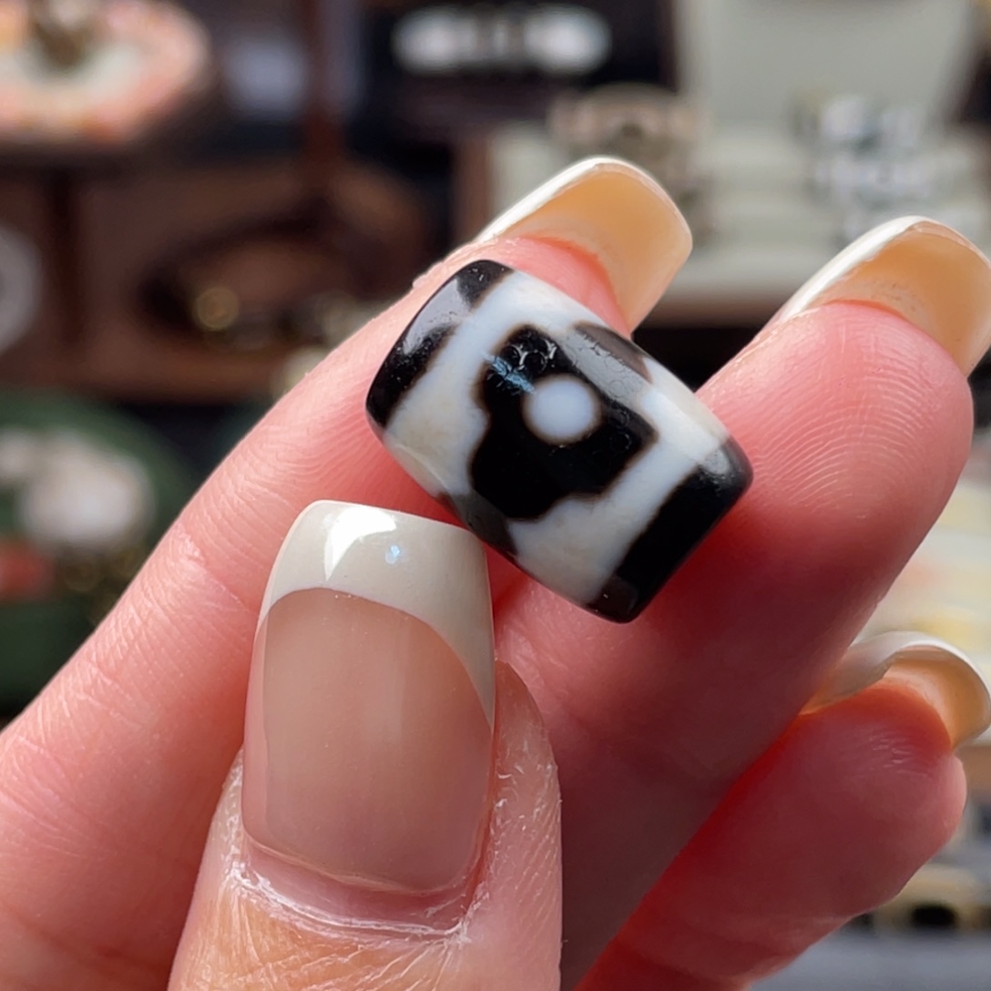 轻****玛瑙/玉髓未镶嵌珠宝半成品