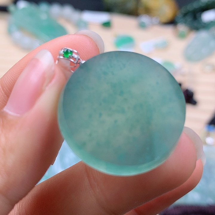 【闪购商品】翡翠颈饰18K金镶嵌翡翠吊坠