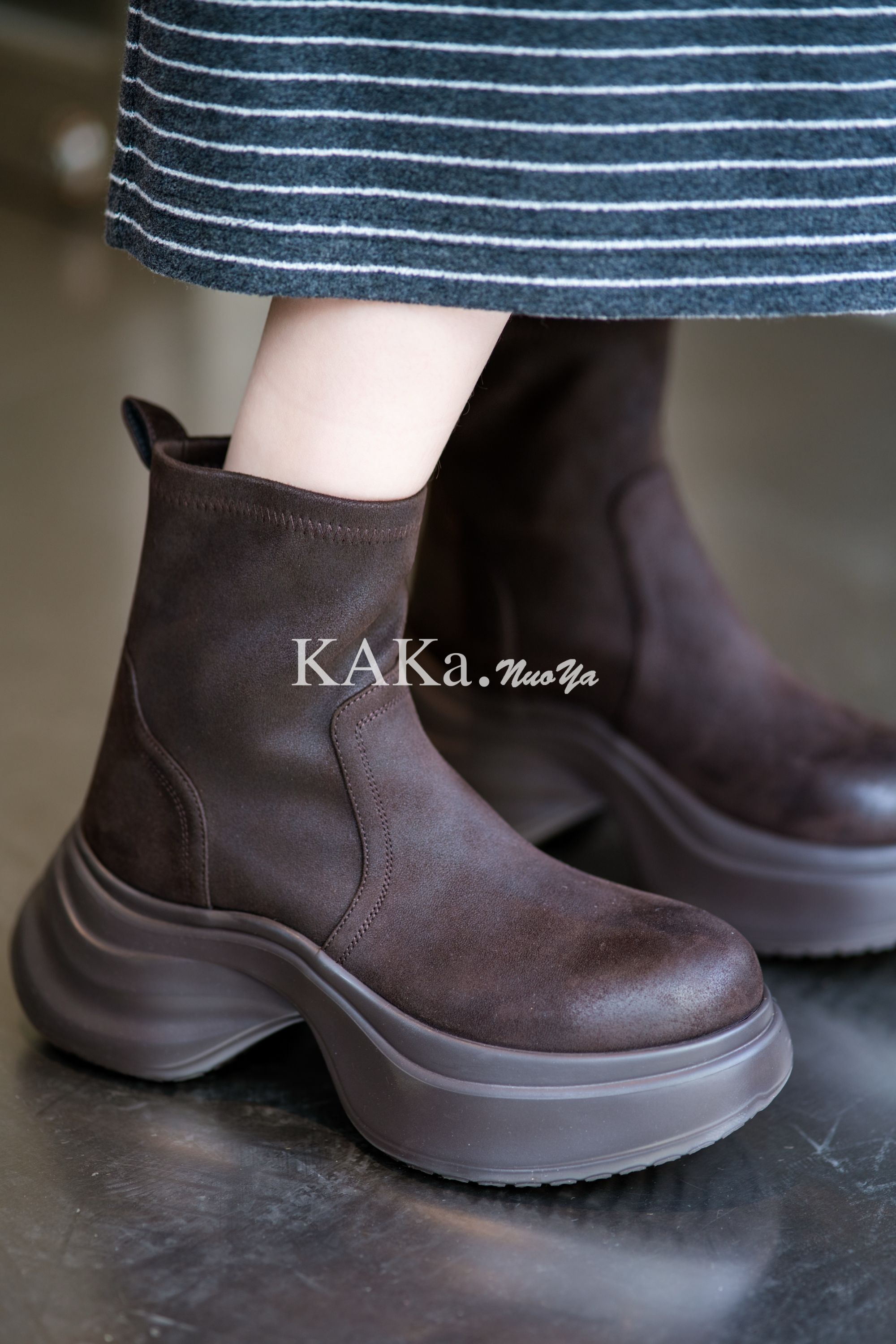 KAKA NUOYA  2461   时尚百搭厚底短筒弹力靴