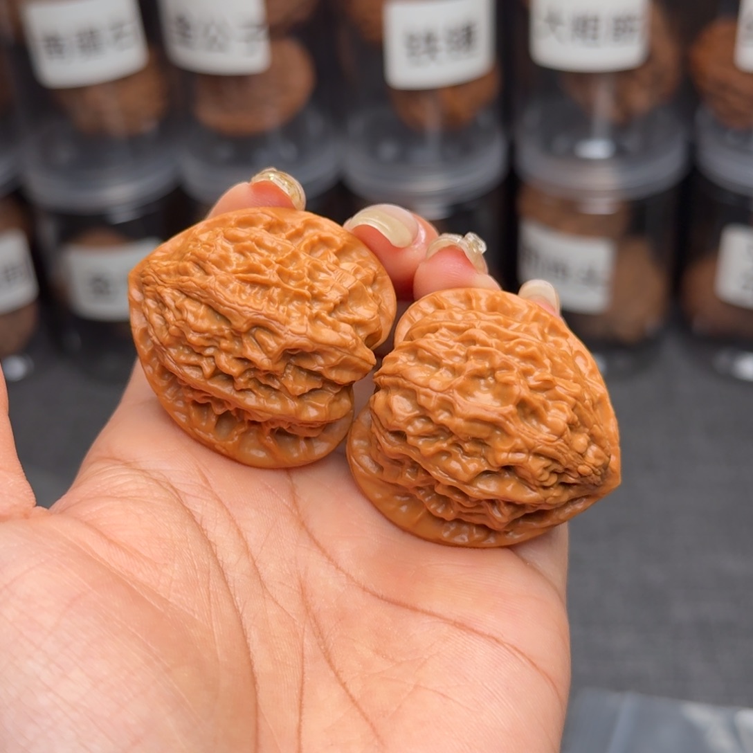 凌***️把件文玩核桃金牛