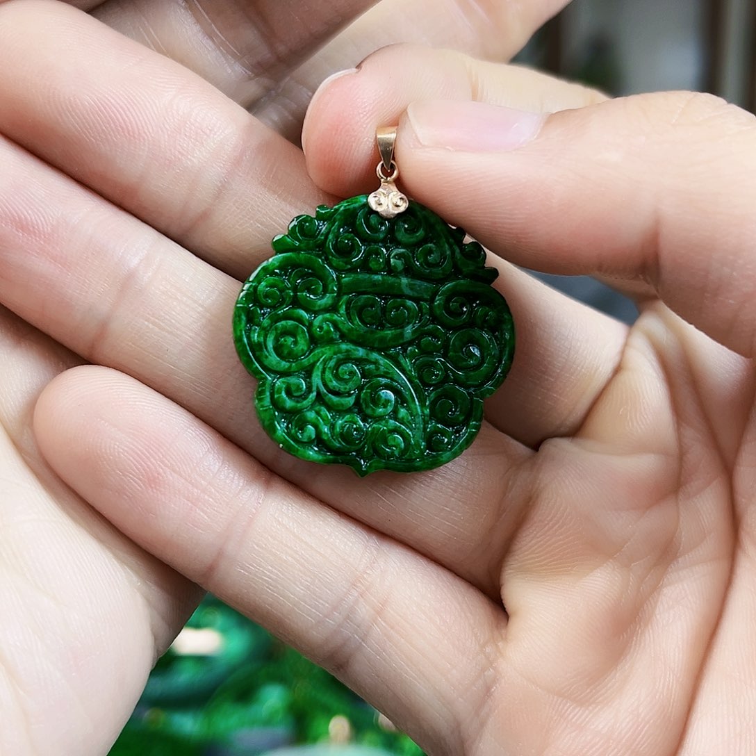 翡翠颈饰18K金镶嵌吊坠