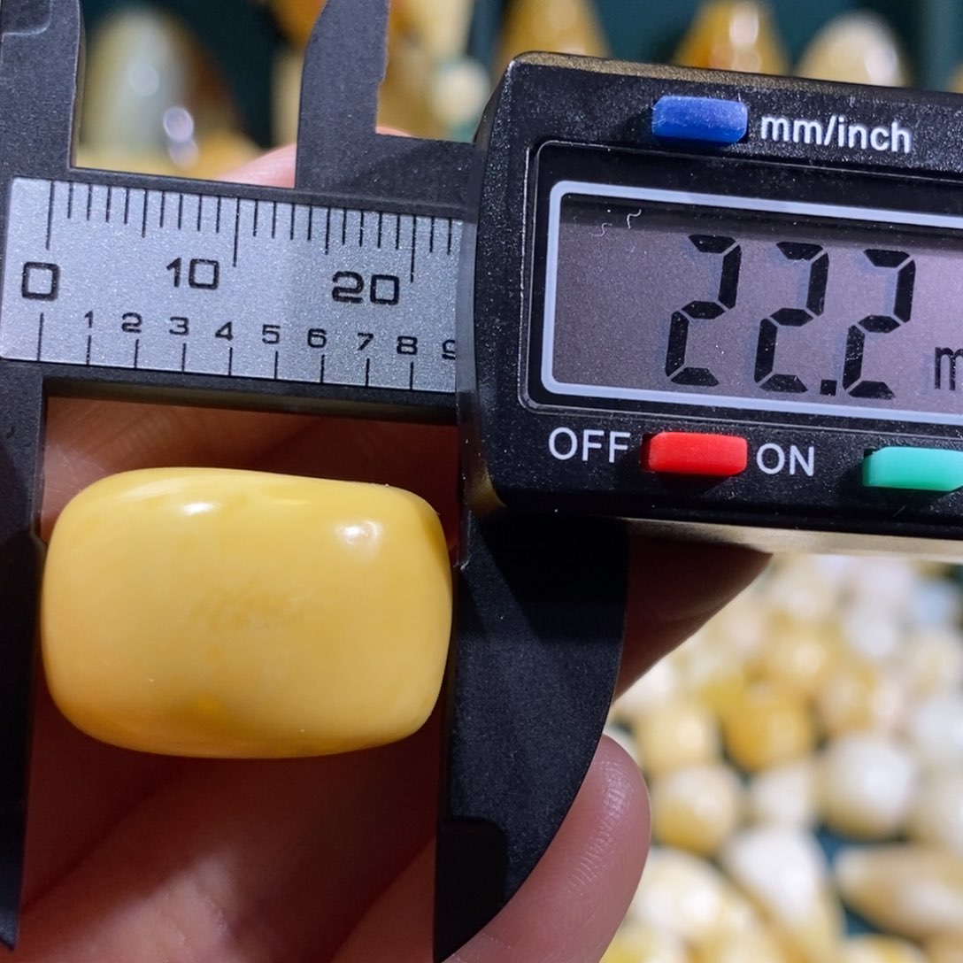 蜜蜡裸石未镶嵌配饰