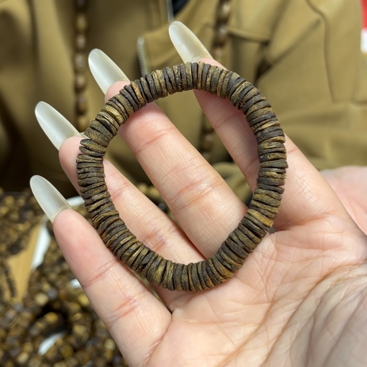 沉香手串0.8片珠单圈多样性发1