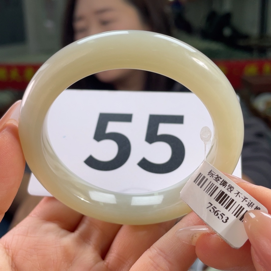 和田玉手镯未镶嵌