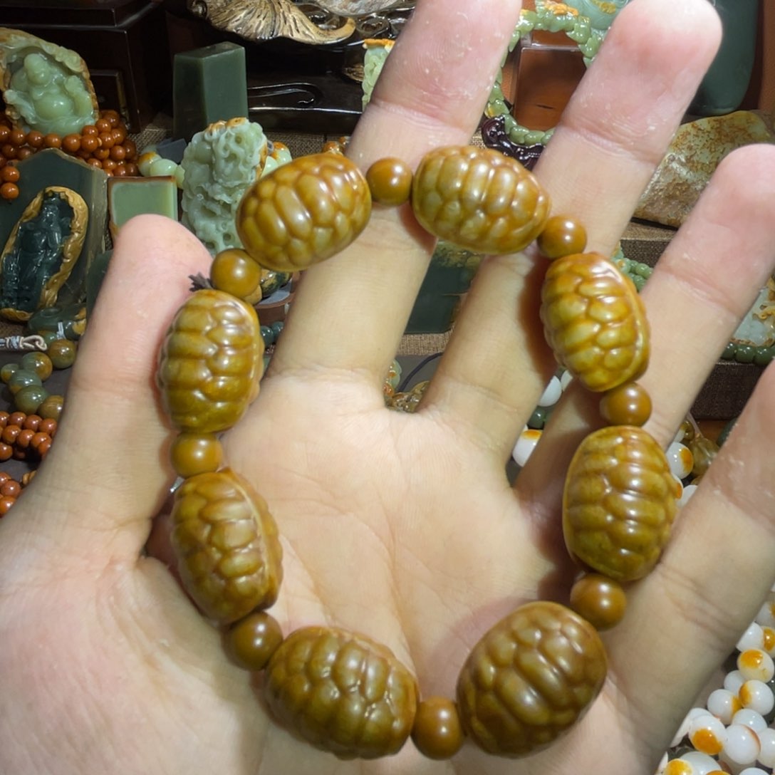 透闪石质玉手链富甲天下未镶嵌