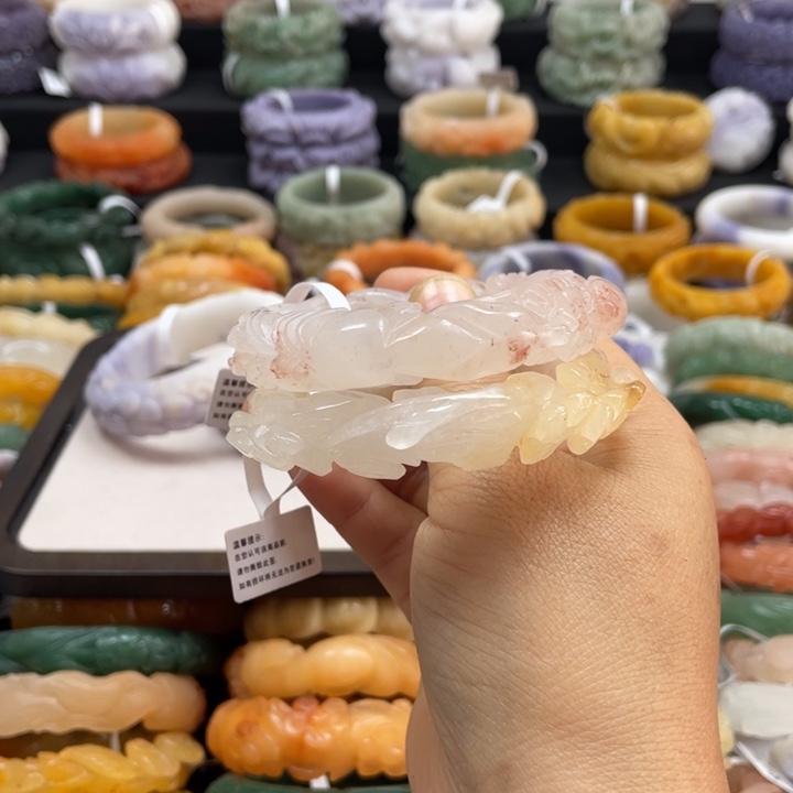 蓝****石英质玉未镶嵌手镯