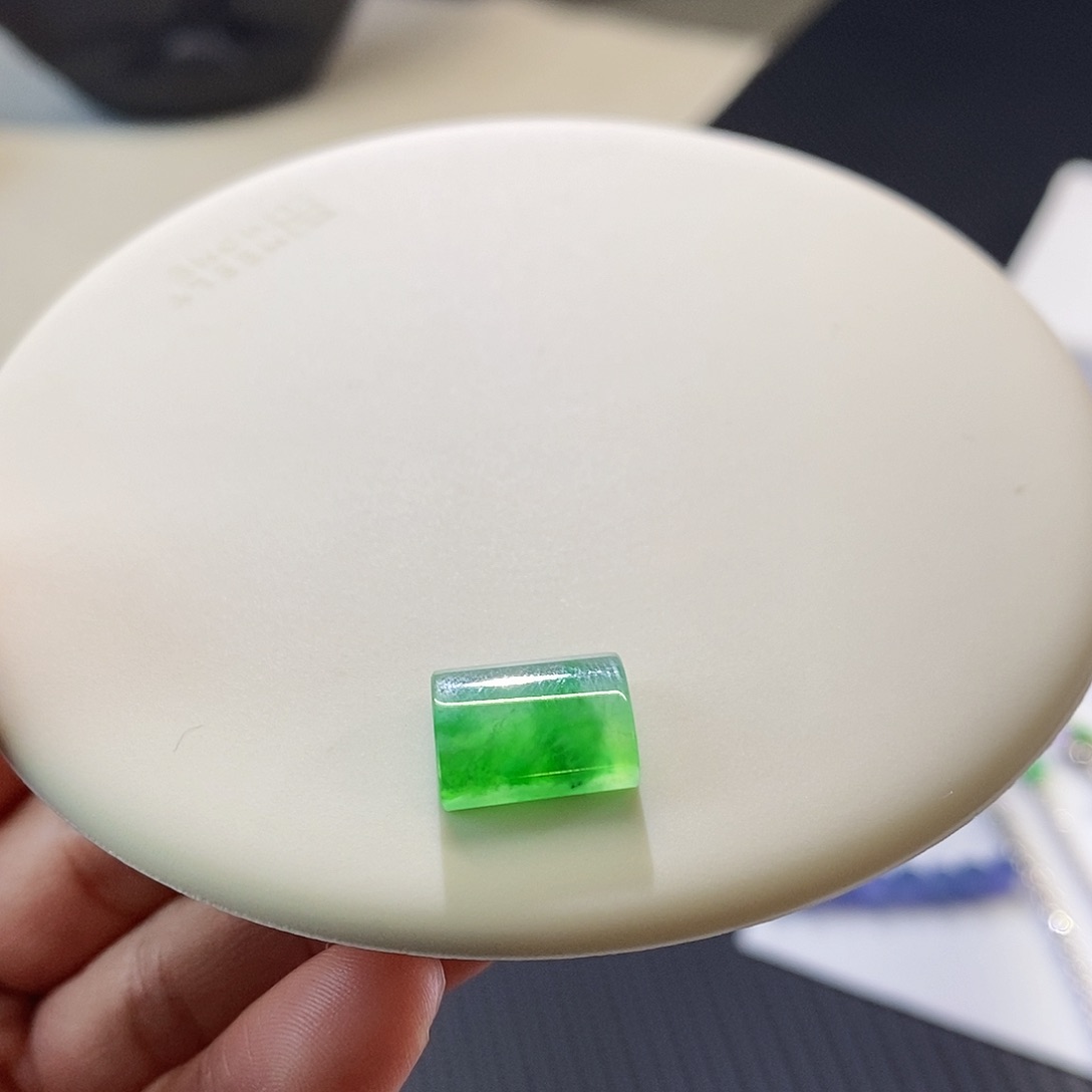 翡翠挂件未镶嵌随行