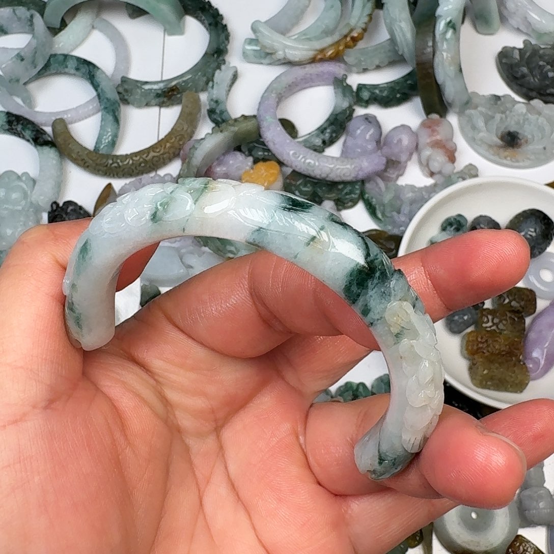 定制翡翠未镶嵌半镯