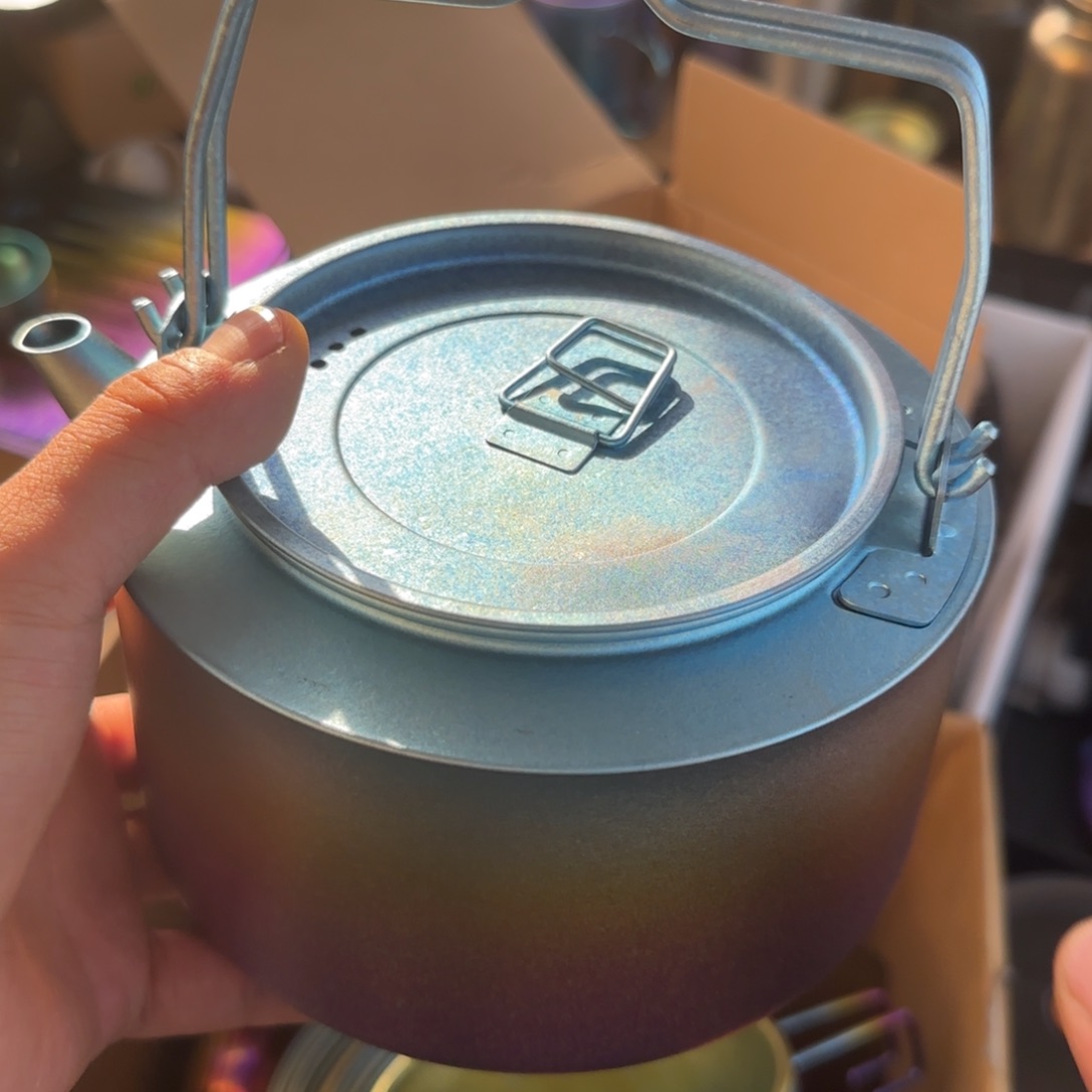 金属一个双提梁壶外一升壶