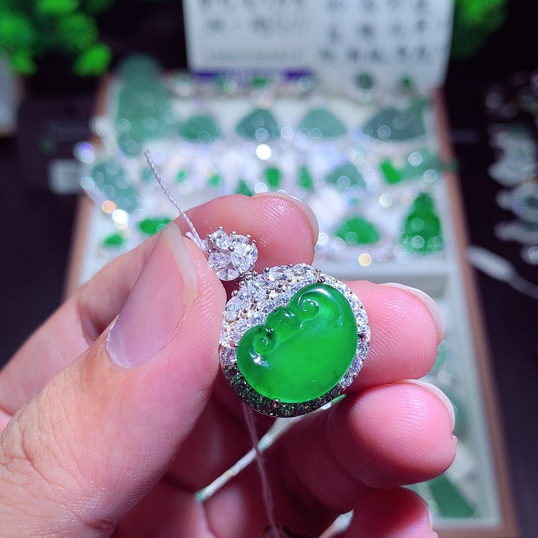 翡翠未镶嵌颈饰翡翠
