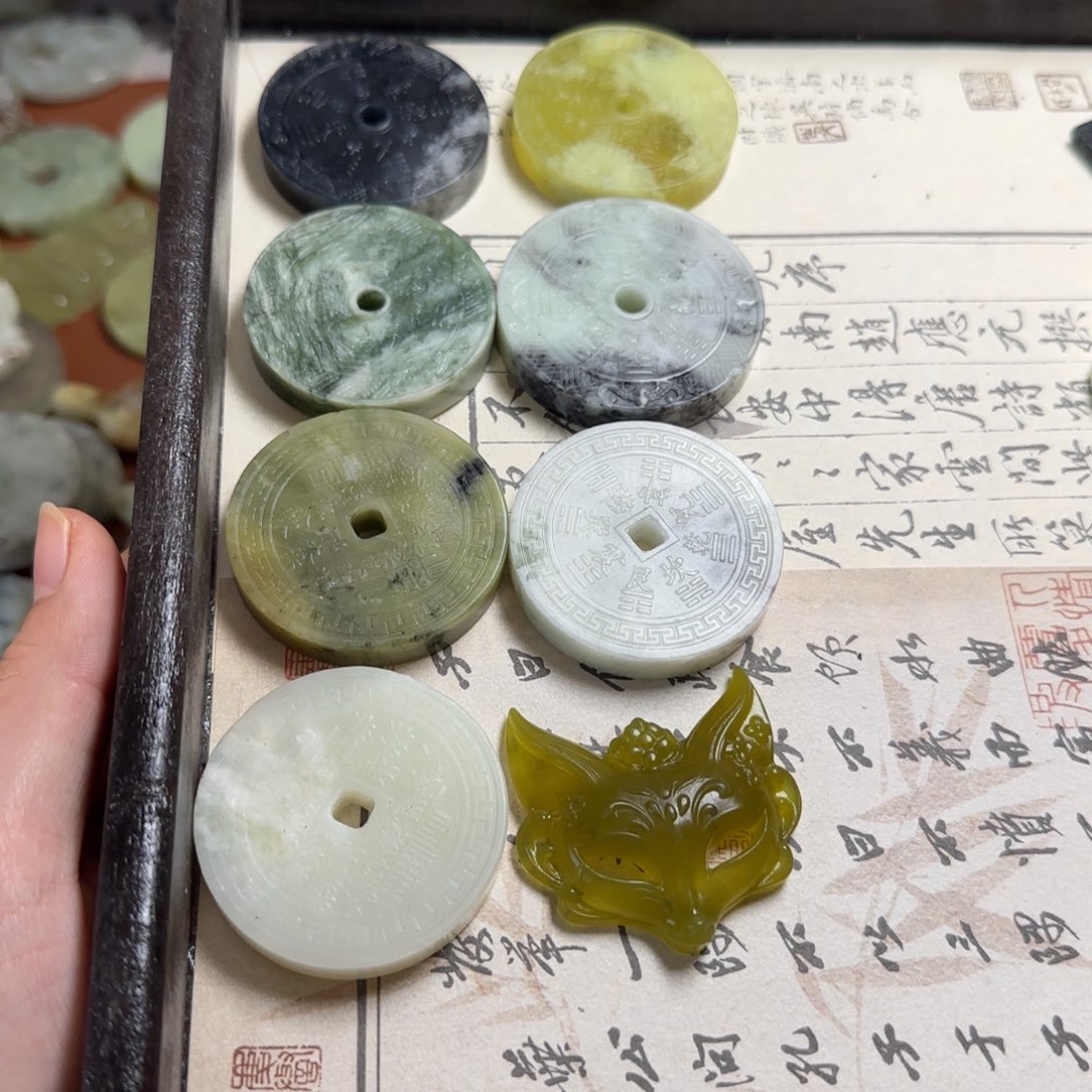 i***u蛇纹石玉未镶嵌颈饰7个山鬼➕一个狐狸面具