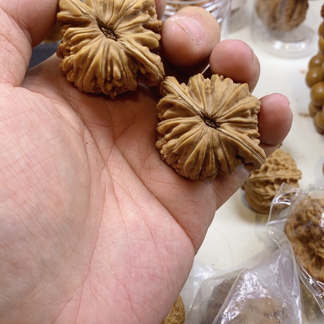 东***t文玩核桃手把件46全品四座楼