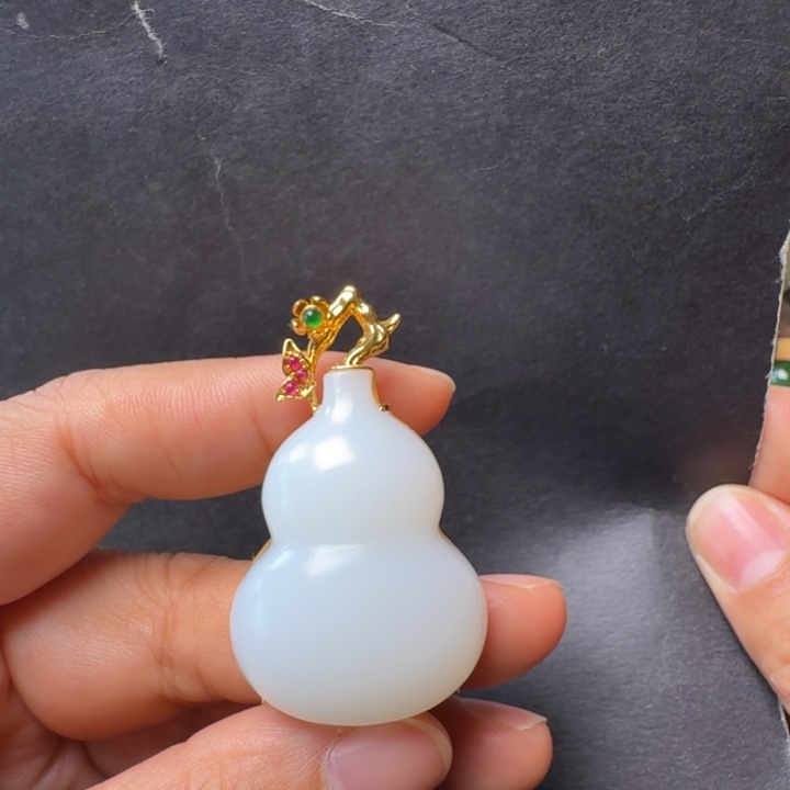 和田玉18K金镶嵌颈饰