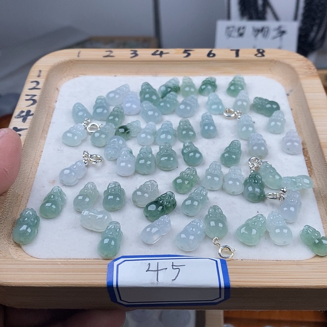 翡翠颈饰未镶嵌皮丘45一个